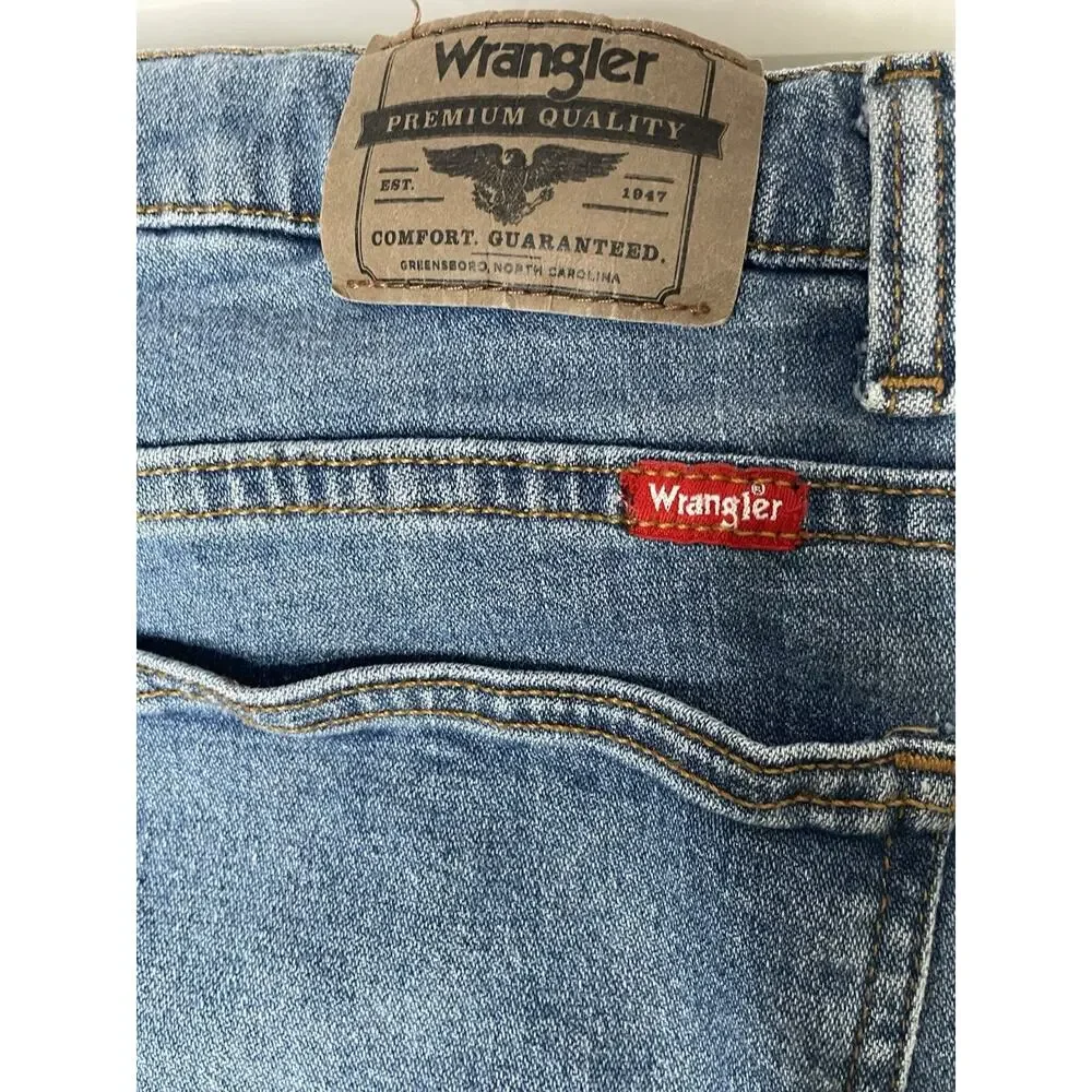Wrangler Boys 16 Husky Straight Fit Jeans Medium Wash Stretch Denim